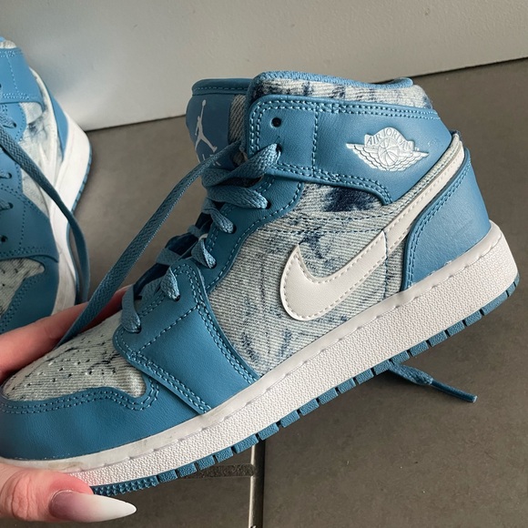 Jordan 1 Mid “Washed Denim” 5.5Y / 7W - Picture 3 of 6